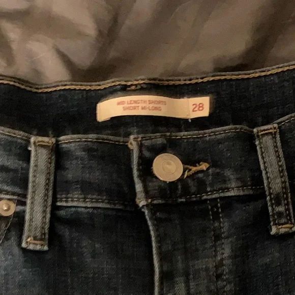 Levi’s Jean Short - Picture 3 of 3